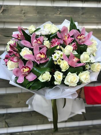 Букет цветов из: Розы и Хризантемы в Шлиссельбурге