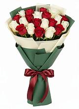 Букет Микс из красных и белых роз #REPLACE_PRED# Шлиссельбурге