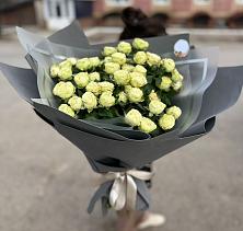 Букет Белые кустовые розы Солинеро в Шлиссельбурге
