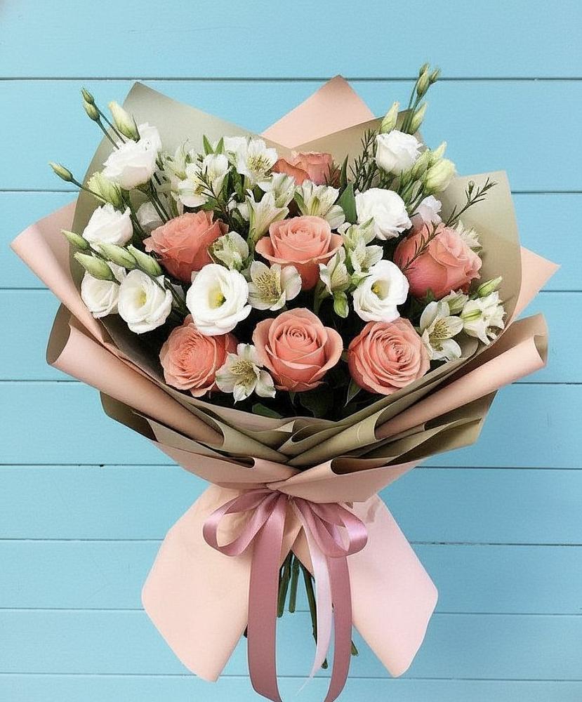 Букет цветов из: Розы, Альстромерии и Лизиантусы в Шлиссельбурге