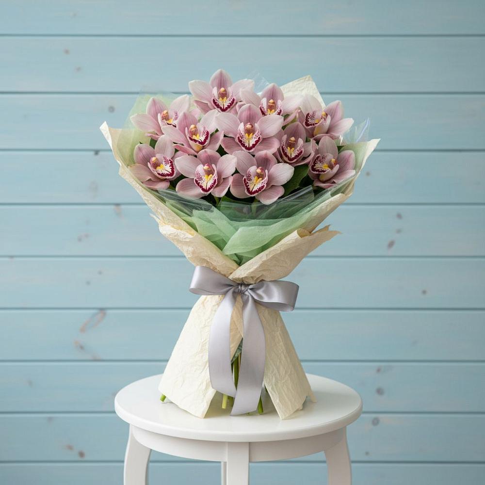 Букет цветов из: Орхидеи и Розы в Шлиссельбурге