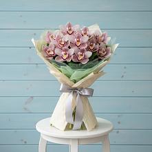 Букет цветов из:  Орхидеи и Розы в Шлиссельбурге