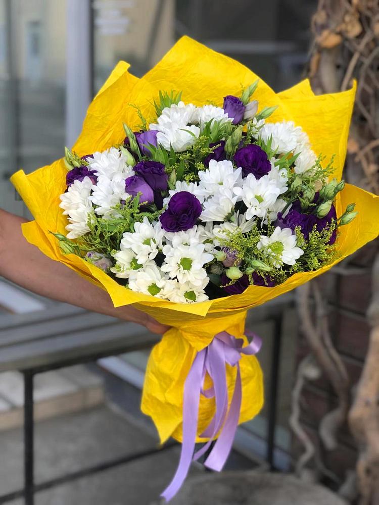 Букет цветов из: Ирисы, Хризантемы и Ромашки в Шлиссельбурге