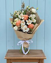 Букет цветов из:  Альстромерии, Лизиантусы, Розы и Хризантемы в Шлиссельбурге