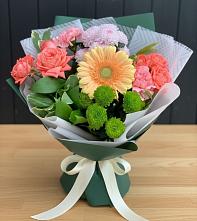 Букет цветов из:  Гвоздики, Розы, Герберы и Хризантемы в Шлиссельбурге
