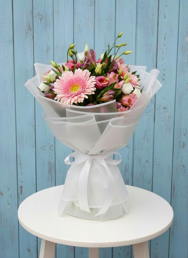 Букет цветов из: Герберы, Альстромерии и Лизиантусы в Шлиссельбурге