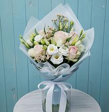 Букет цветов из:  Розы и Лизиантусы в Шлиссельбурге