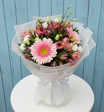 Букет цветов из:  Герберы, Альстромерии и Лизиантусы в Шлиссельбурге