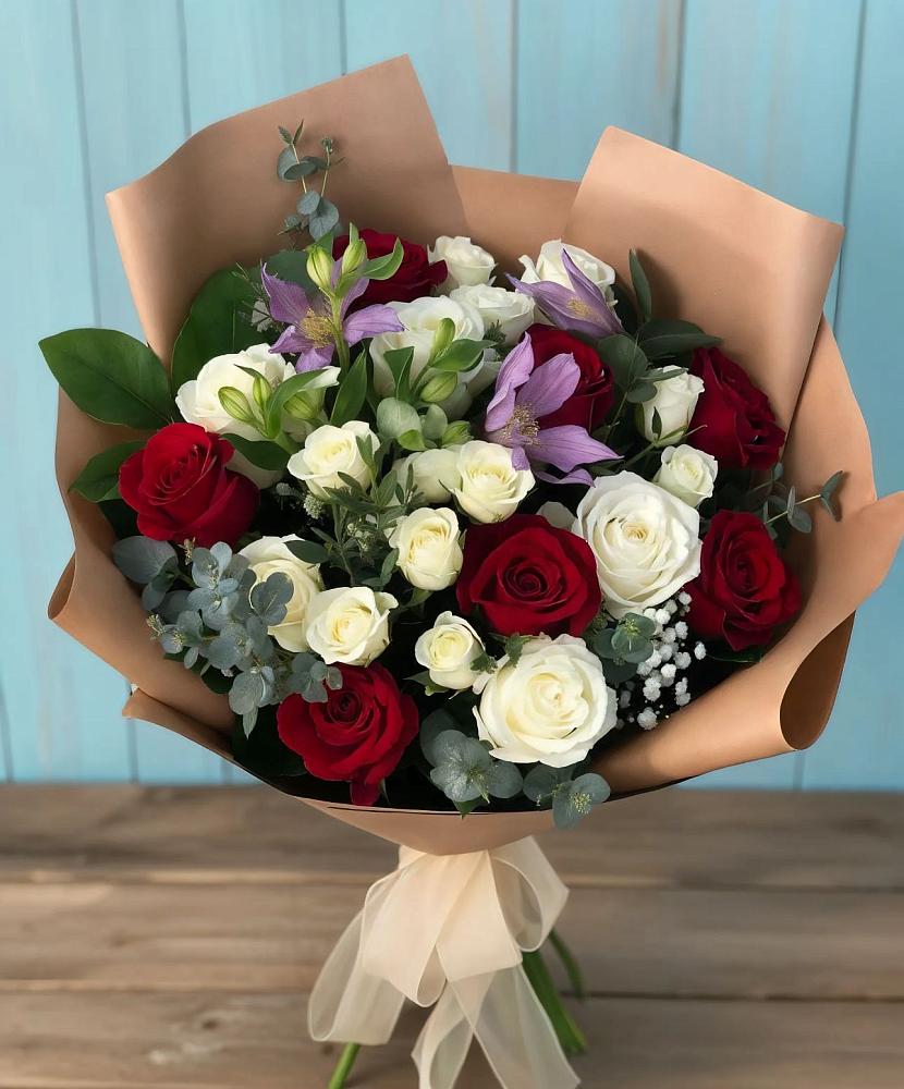Букет цветов из: Розы и Альстромерии в Шлиссельбурге