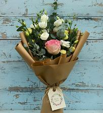 Букет цветов из:  Розы и Лизиантусы в Шлиссельбурге