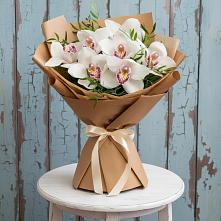 Букет цветов из:  Орхидеи и Розы в Шлиссельбурге